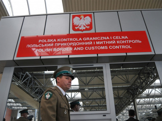 Польша оставила открытыми только три пункта пропуска на границе с Украиной: кого пустят в страну