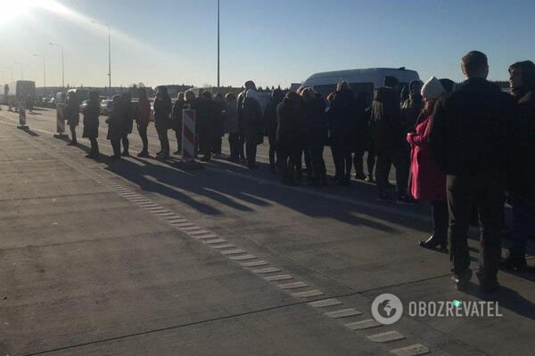 Польша оставила открытыми только три пункта пропуска на границе с Украиной: кого пустят в страну