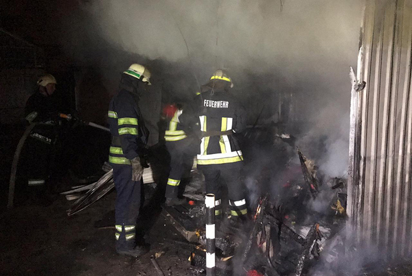 Пожар на Центральном рынке Кривого Рога уничтожил десятки торговых павильонов с товарами (фото, видео)