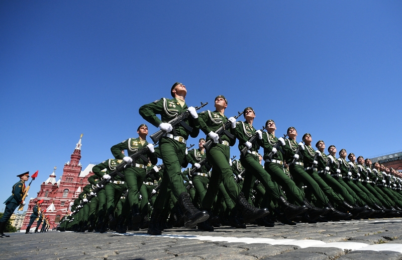 Шоу для одного человека: как на Западе оценили военный парад Путина в разгар пандемии