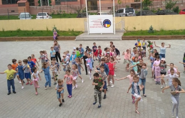 «Семейные центры ЗОЖ»: почти все одесские школы пооткрывают летние лагеря 