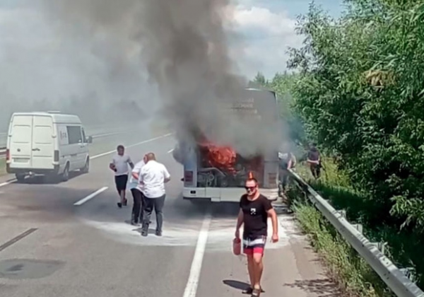 Во время движения: на трассе Одесса-Киев загорелся автобус с пассажирами