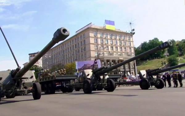 Военный парад в Киеве в День Независимости: онлайнСюжет