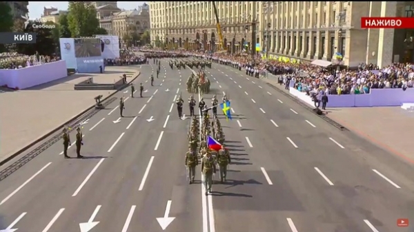 Военный парад в Киеве в День Независимости: онлайнСюжет