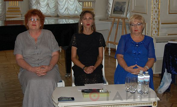Одесситам подарили календарь и альманах с монологами Жванецкого