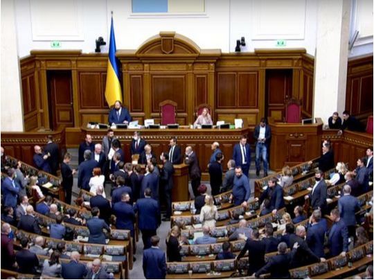 «Слуги» хочуть повністю переголосувати скандальний «закон про олігархів»
