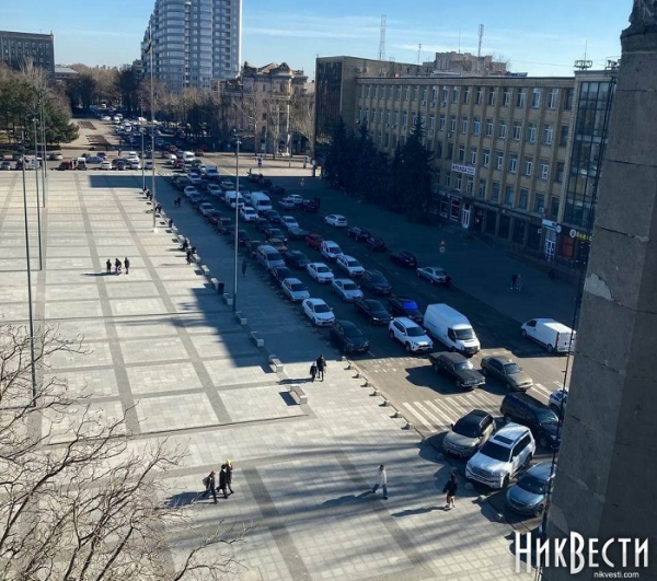 Нет света: из-за разведённого моста часть Николаева застыла в пробке