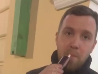 «Вы пугаете людей»: охрана «Афины» выгнала из торгового центра девушку с ДЦП
