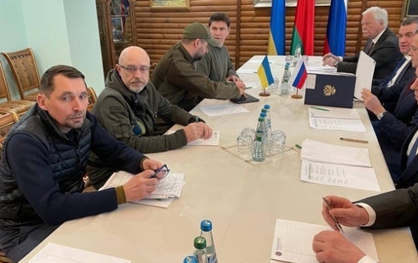 Арестович: Россия постепенно снижает требования