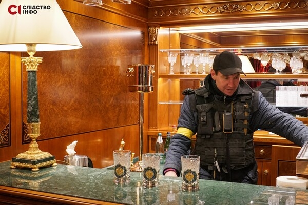 Журналисты показали роскошный "золотой" вагон Виктора Медведчука