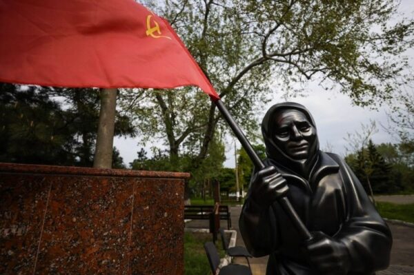 «Лучше бы я знаменитой не была». Как украинка с советским флагом стала культурным феноменом в России и что она об этом думает «Лучше бы я знаменитой не была». Как украинка с советским флагом стала культурным феноменом в России и что она об этом думает