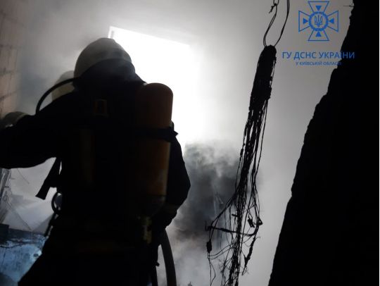 У місті під Києвом горіла багатоповерхівка, людей евакуювали