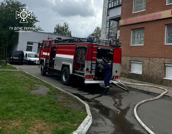 У місті під Києвом горіла багатоповерхівка, людей евакуювали