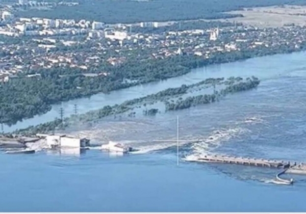 Подрыв Каховской ГЭС: одесситов просят не купаться в море хоть несколько дней