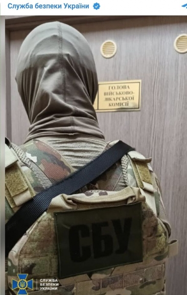«Заробляли» на ухилянтах: викрито 4 військкомів та голів медкомісій на корупції
