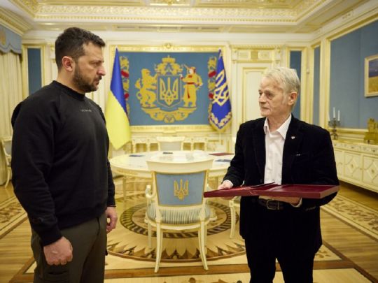 «Смілива, гідна, сильна людина»: Зеленський удостоїв Мустафу Джемілєва звання Героя України (відео)