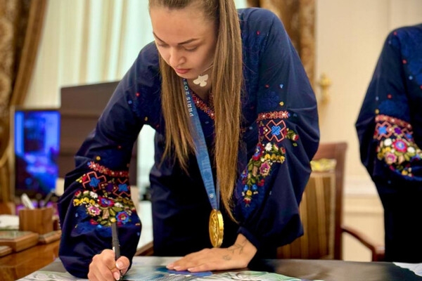 В Одессе поздравили чемпионок Олимпийских игр по фехтованию