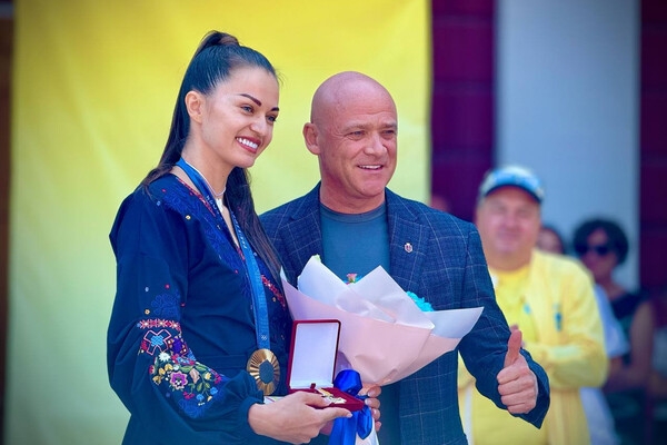 В Одессе поздравили чемпионок Олимпийских игр по фехтованию