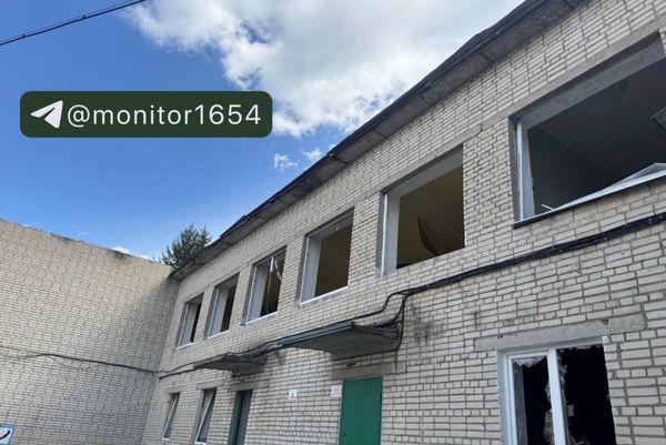 Вибиті вікна та пошкоджено фасад будівлі: росіяни завдали удару по дитсадку у Харкові