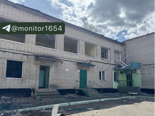 Вибиті вікна та пошкоджено фасад будівлі: росіяни завдали удару по дитсадку у Харкові