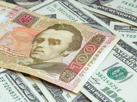 Курс долара стабільний, то може перейти на заощадження в євро? Банкір радить, як вчинити