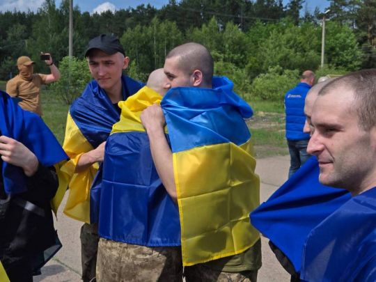 «Повернути кожного»: з російської неволі згідно зі стамбульськими домовленостями повернуто частину захисників України (фото)