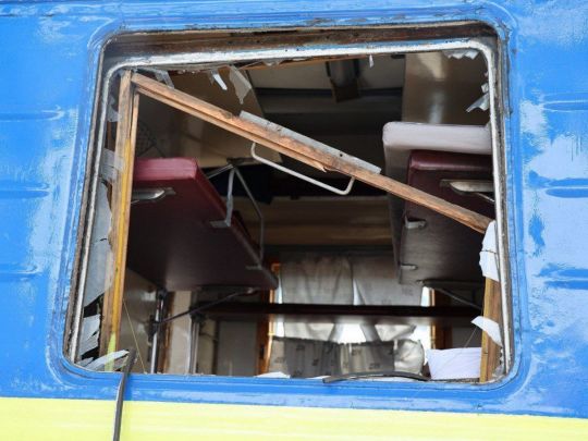В «Укрзалізниці» пояснили, чому не зупиняють потяги під час повітряних тривог