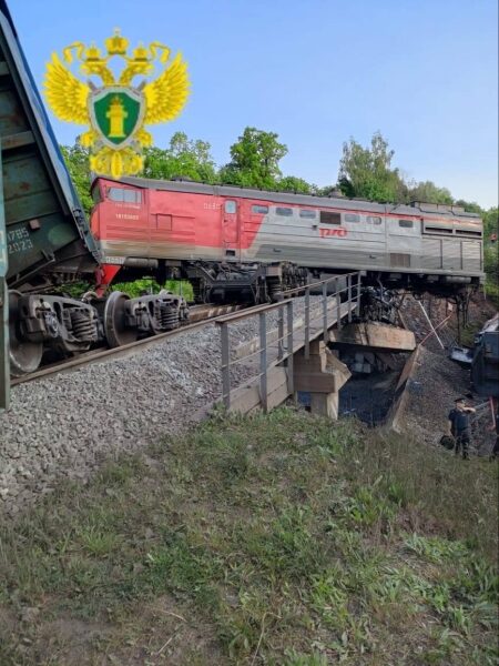 Відразу дві великі залізничні катастрофи сталися на&nbsp;Брянщині та&nbsp;Курщині: багато загиблих та&nbsp;поранених (фото, відео)
