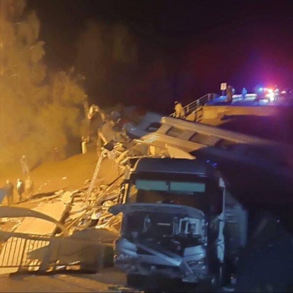 Відразу дві великі залізничні катастрофи сталися на&nbsp;Брянщині та&nbsp;Курщині: багато загиблих та&nbsp;поранених (фото, відео)