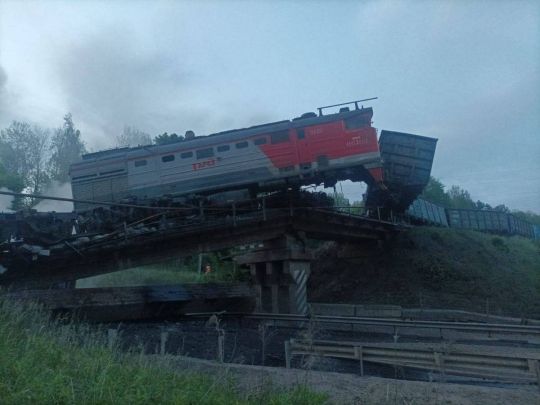 Відразу дві великі залізничні катастрофи сталися на&nbsp;Брянщині та&nbsp;Курщині: багато загиблих та&nbsp;поранених (фото, відео)