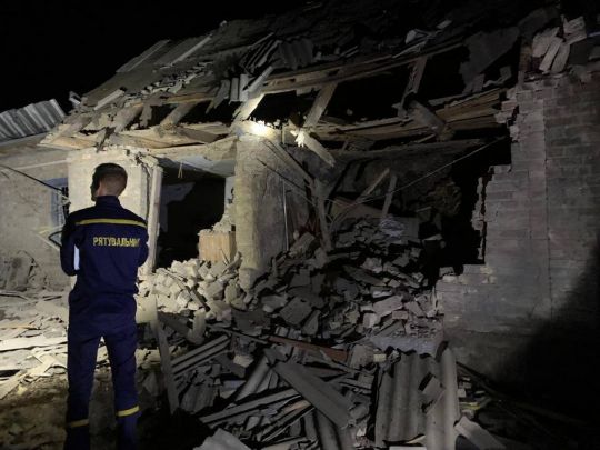 В Києві «Шахед» впав посеред приватного сектору на Русанівських садах: є постраждалі та руйнування (фото)