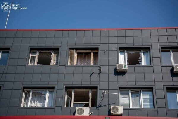 Ночной обстрел Одессы: получила повреждения пожарная часть
