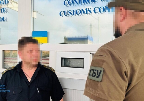 В Одесской области разоблачили четырех инспекторов таможни: брали взятки за беспрепятственную перевозку товаров