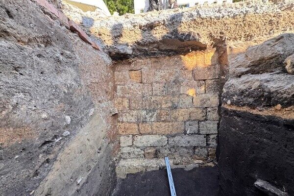 Раскопки в центре Одессы: у фуникулера обнаружили артефакты XIV века