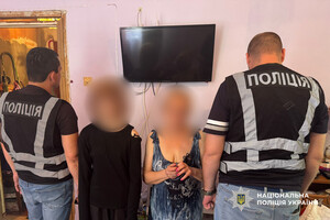 В Одессе 13-летняя девочка и ее мать уничтожили военный эвакуационный автомобиль
