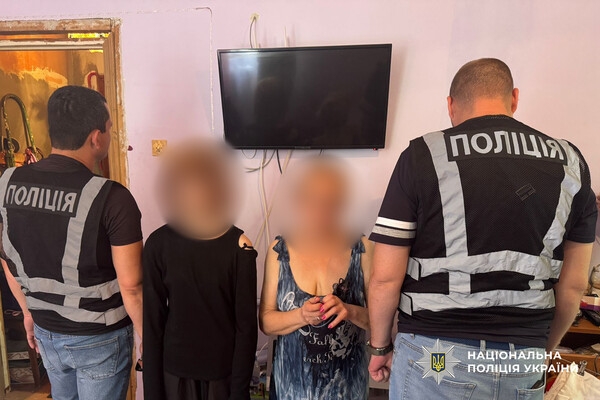 В Одессе 13-летняя девочка и ее мать уничтожили военный эвакуационный автомобиль
