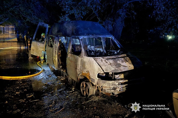 В Одессе 13-летняя девочка и ее мать уничтожили военный эвакуационный автомобиль