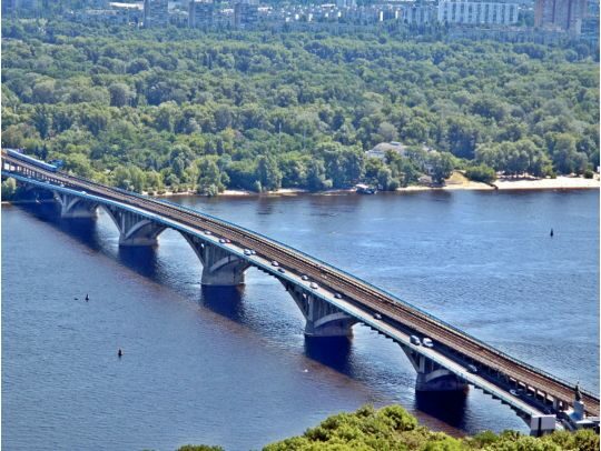 У&nbsp;Києві перекривають частину мосту Метро: чи&nbsp;довго будуть мучитися водії