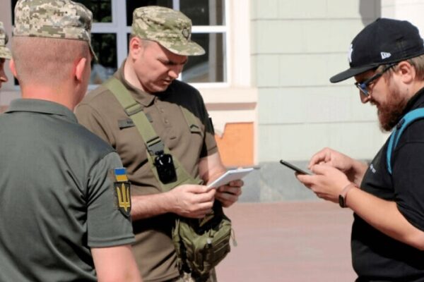 У работников ТЦК появятся бодикамеры: вручение повесток будет фиксироваться с 1 сентября