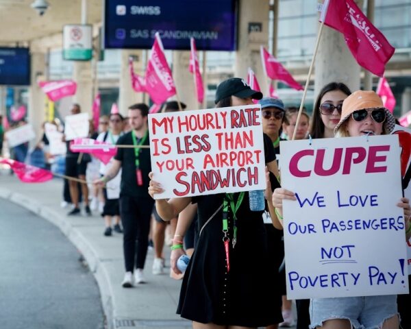 Бортпроводники Air Canada игнорируют правительственный приказ и продолжают забастовку