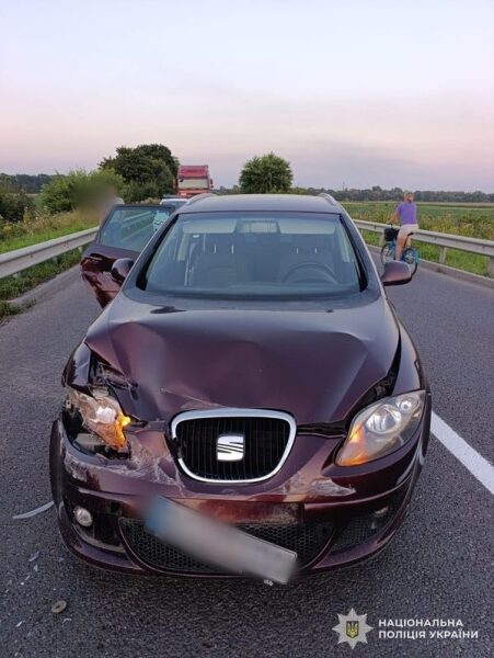 На&nbsp;Львівщині компанія молоді розбилася на&nbsp;автомобілі з&nbsp;підлітком за&nbsp;кермом: є&nbsp;жертви (фото)