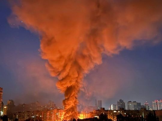 Росіяни потужно атакували Київ ракетами та&nbsp;дронами: багато поранених, є&nbsp;жертви, місто у&nbsp;вогні (фото, відео)