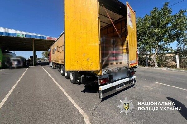За границу в фуре с газированными напитками: в Одесской области разоблачили предпринимателя-перевозчика