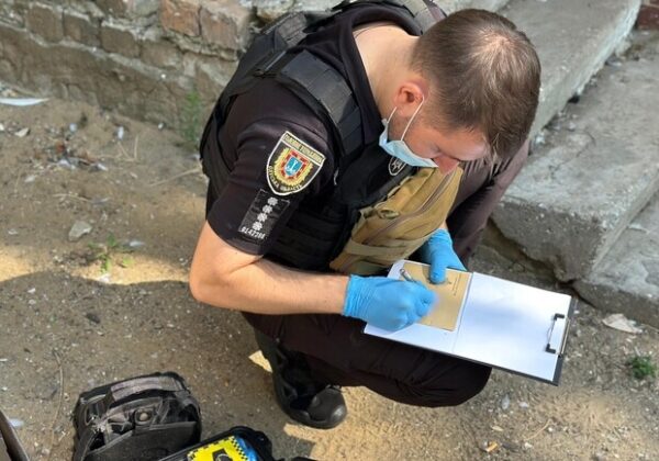 В Одессе женщина выбросила новорожденного из окна общежития: его задержала полиция В Одессе женщина выбросила новорожденного из окна общежития: его задержала полиция