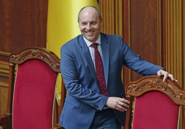 Петиция о присвоении Андрею Парубию звания Героя Украины собрала более 25 тысяч голосов