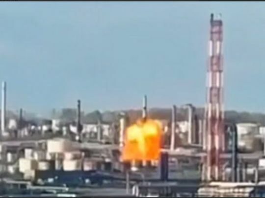 БпЛА вдарили по&nbsp;Ново-Уфимському НПЗ: почалася пожежа (фото, відео)