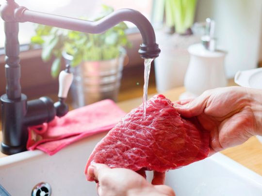Не&nbsp;мийте ці&nbsp;продукти після покупки: експерти пояснили, чому це&nbsp;небезпечно
