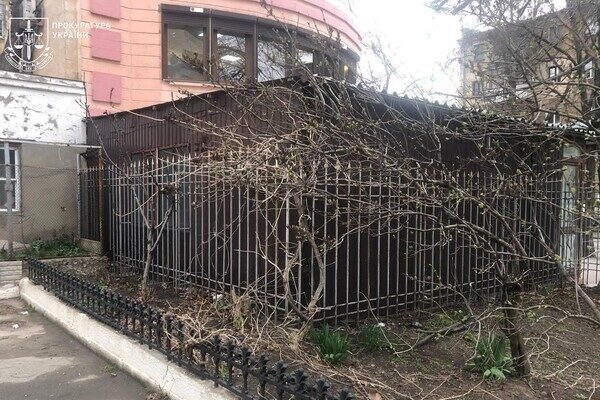 Склад вместо летней площадки на Канатной: в Одессе демонтировали нахалстрой