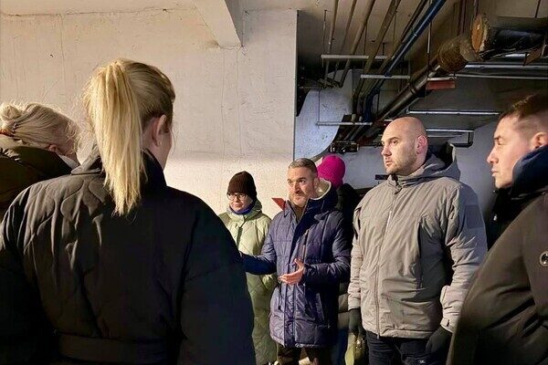 В Одессе БпЛА упал на дом: вспыхнул пожар (обновлено)