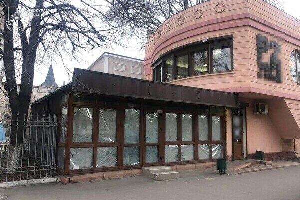 Склад вместо летней площадки на Канатной: в Одессе демонтировали нахалстрой